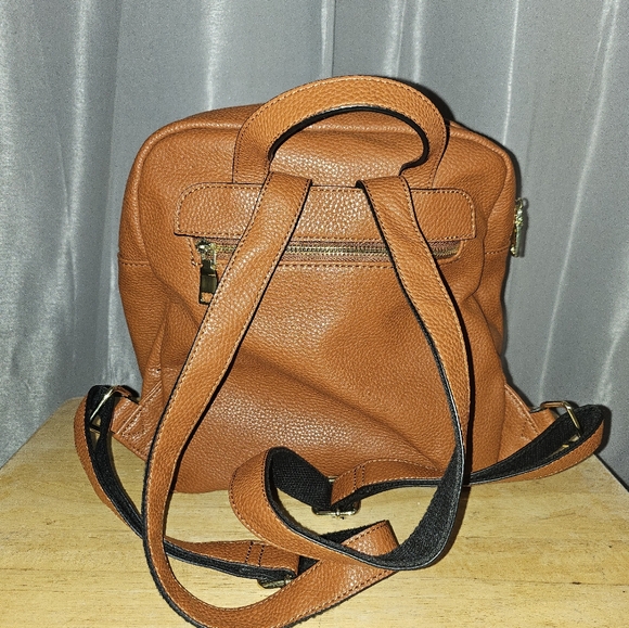 Steve Madden - Picture 2 of 4